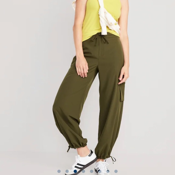 NWT OLD NAVY High-Waisted StretchTech Wide-Leg Cargo Pants Color: Conifer - Picture 3 of 10